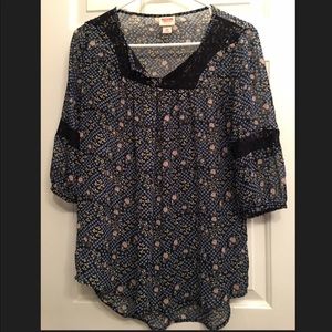Long top with blue flowers